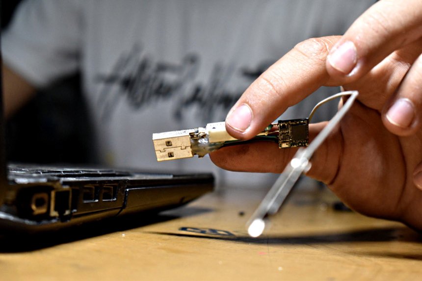 #15Ene Día Del Maestro y La Maestra 

Un joven maestro del reciclaje en el taller de Rodrigo Scrap

Este chamo ha hecho del reciclaje su vida y su medio de sustento, tiene entre ceja y ceja la creación de un taller de formación.

✍️<a href="/Candanguita3/">Teresa Ovalles M</a>

📰 lainventadera.com/2022/03/25/un-…