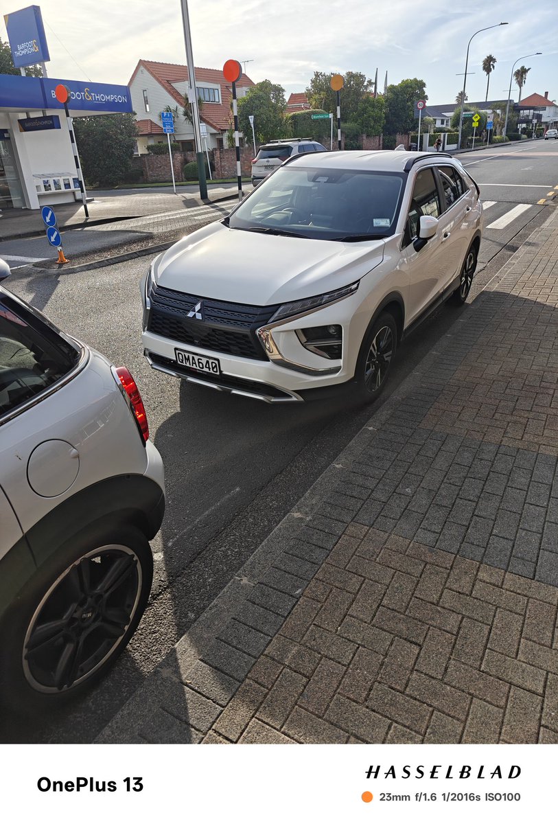 Hi <a href="/AklTransport/">Auckland Transport</a> can you please monitor the lake Rd clearway in takapuna town centre