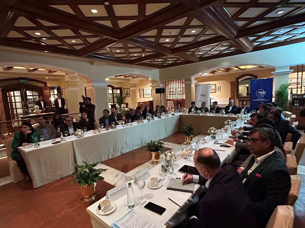 EUAmbIndia's tweet photo. Rich interaction betw @AshwiniVaishnaw Min. of Railways, Electronics&amp;IT with European Cies doing business &amp; investing in 🇮🇳 economic devlpt. Focus on coop in skilling, digital &amp; &amp; transport, manufacturing. Doing more together🤝 Event organised by #FEBI the 🇪🇺 Chamber of Commerce https://t.co/e8E8zCCkyw