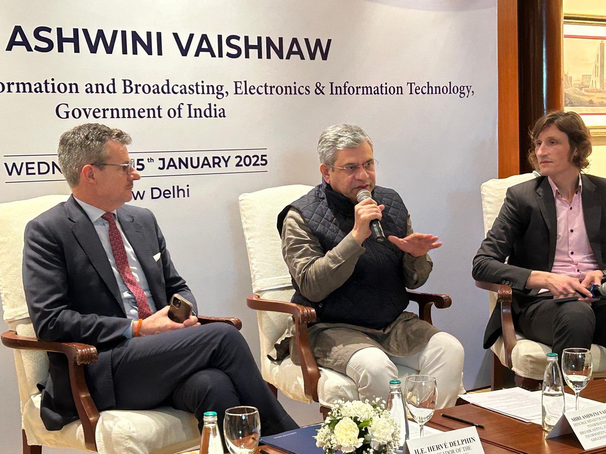 EUAmbIndia's tweet photo. Rich interaction betw @AshwiniVaishnaw Min. of Railways, Electronics&amp;IT with European Cies doing business &amp; investing in 🇮🇳 economic devlpt. Focus on coop in skilling, digital &amp; &amp; transport, manufacturing. Doing more together🤝 Event organised by #FEBI the 🇪🇺 Chamber of Commerce https://t.co/e8E8zCCkyw