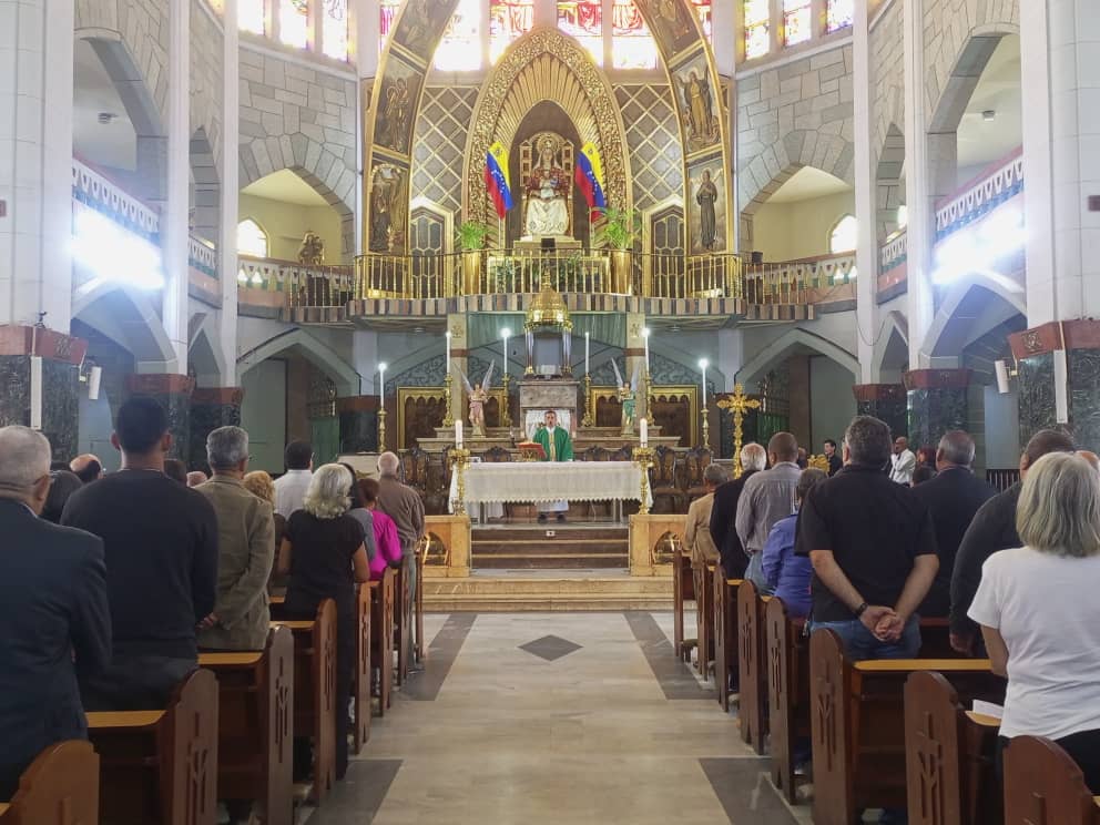 Federación Venezolana de Maestros pidió reivindicaciones laborales en misa por su 93 aniversario (+Fotos) tinyurl.com/bdct39mu