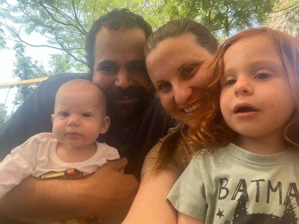 Ostrov_A's tweet photo. I can only pray pray pray that this beautiful family is alive and will be home soon. https://t.co/iXteWhEEVK