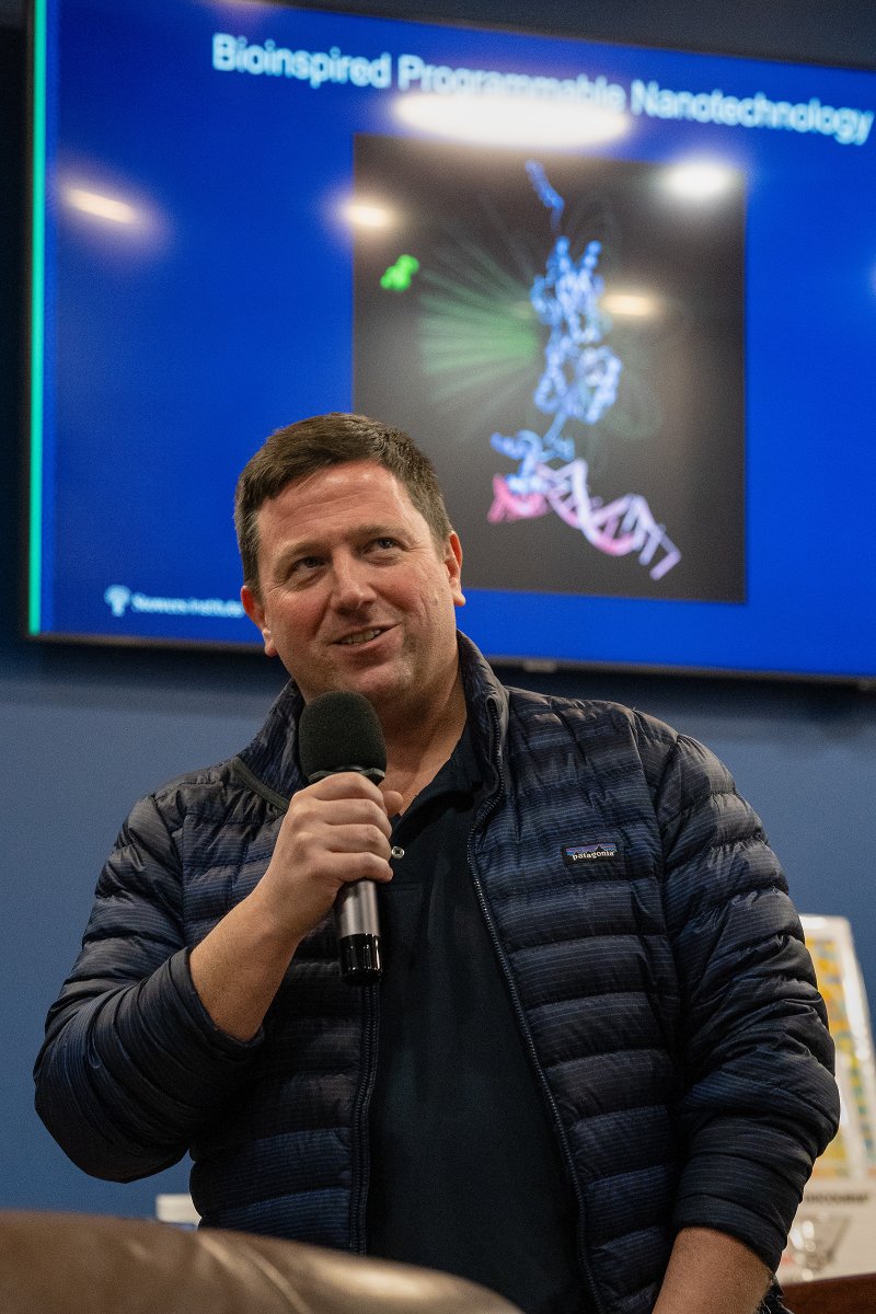 ScienceStowers's tweet photo. Cheers to #science! Alex Garruss, Jim & Virginia Stowers Fellow, gave an amazing talk on "Bioinspired Programmable Nanotechnology" at #STEMonTapKC last night. Thanks to all who joined for an evening of learning and networking. 🔬 https://t.co/7eM19esKXo