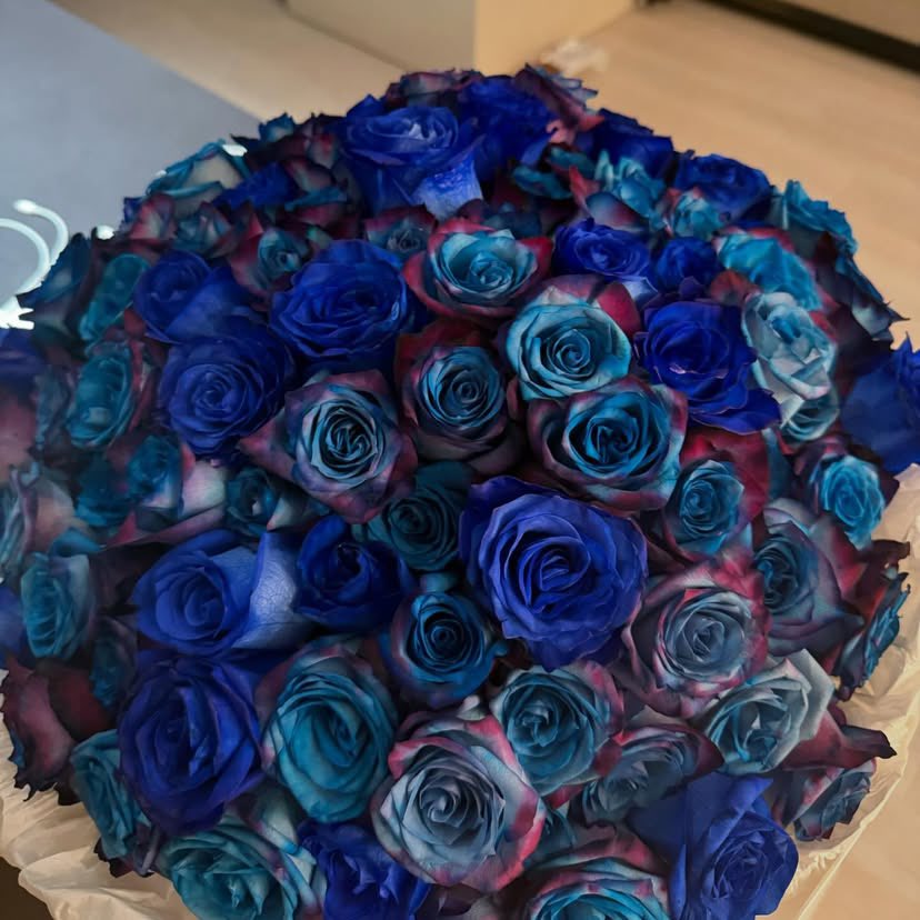 Just me and my annual blue roses from mum 💙