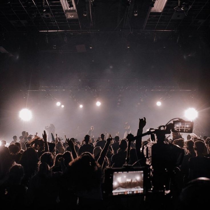 Chamando todos os Pedreiros! (Fãs da Break The Wall)

 Deixem nos comentários suas sugestões de músicas para os próximos shows!