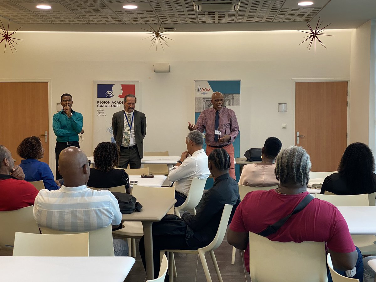 Cérémonie de remise des prix académiques du prix de l’excellence économique en STMG dans les locaux de l’<a href="/IEDOM_IEOM/">IEDOM-IEOM</a>. 

Félicitations aux lauréats ! 

<a href="/AcGuadeloupe/">Académie de la Guadeloupe</a> <a href="/DFoliwe/">Donald FOLIWE</a>