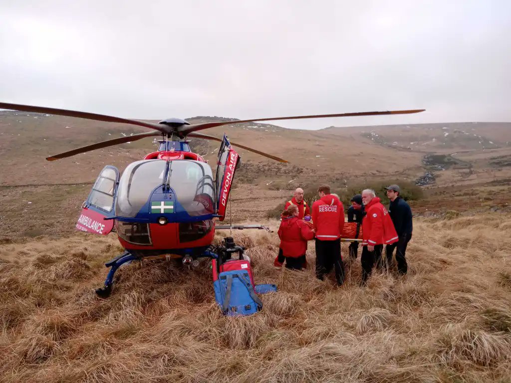 DsrtTavistock's tweet image. Callout 2 of 2025. Team called to help a casualty with an ankle injury into to a @DevonAirAmb east of #WistmansWood, 3kms east of #TwoBridges. Casualty was a 60 year old female visiting from Oklahoma, USA. We wish the lady a speedy and uneventful recovery.