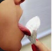 Alguien que me use como tapa de yogurt 🥵