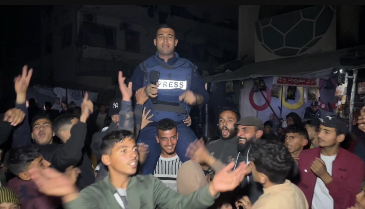 fatimabsyed's tweet photo. Crying watching Palestinian journalists heralded by their people today after news of the ceasefire — literally on their shoulders, like Hossam Shabat belowm

They were relentless in telling the world what was happening in Gaza. They lost too many colleagues. All respect forever https://t.co/hKj16lJ6ZT