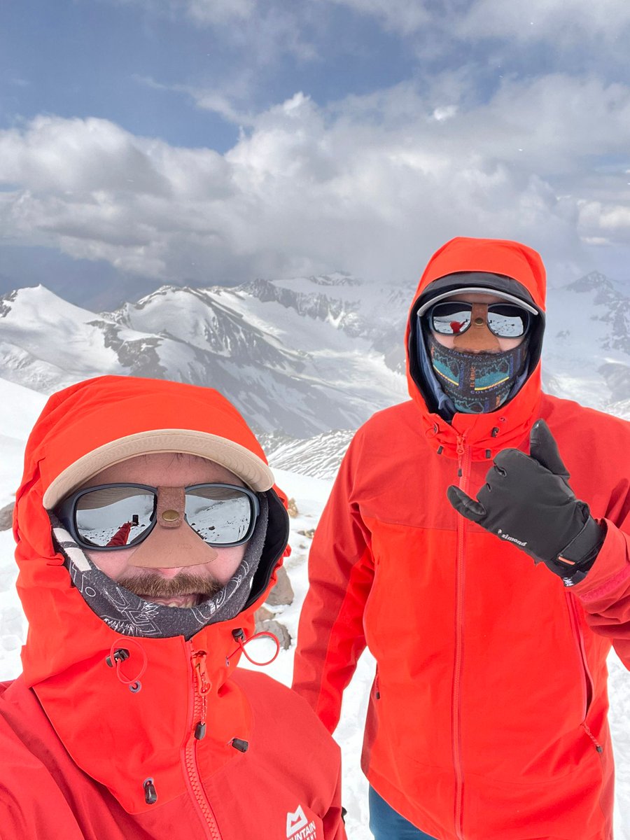 Avui hem pujat fins a camp 2 de l’Aconcagua a 5.600m

Si la muntanya ens ho permet, el 19 la bandera de la AEC de Reus estarà ben amunt!!🤞🏻🏔️🔝
Som-hi Nahuel!!💪🏻🤗