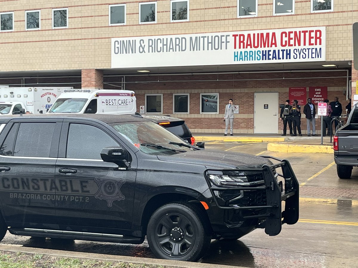 #Breaking  <a href="/houstonpolice/">Houston Police</a> say an outside agency Officer was shot in the 9300 block of Stella Link rd. adding  after shooting the officer the suspect took off on foot.   That officer was rushed to Ben Taub Hospital, and we are still waiting for an update on their condition.