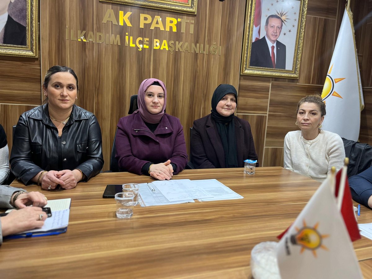 akkadinn5555's tweet photo. Haftalık olağan yürütme ve yönetim kurulu toplantımızı İlçe Kadın Kolu Başkanımız @55sevgickr önderliğinde ve İl Koordinatörlerimizin katılımlarıyla gerçekleştirdik.Hayırlara vesile olsun. https://t.co/AwDXCViDHH