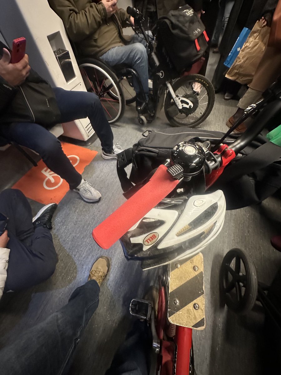 bikevidrera's tweet photo. 🥵 sibisme a @FGC avui … en el #daily #BiTiBi 😅 https://t.co/V5x7ZtPpri
