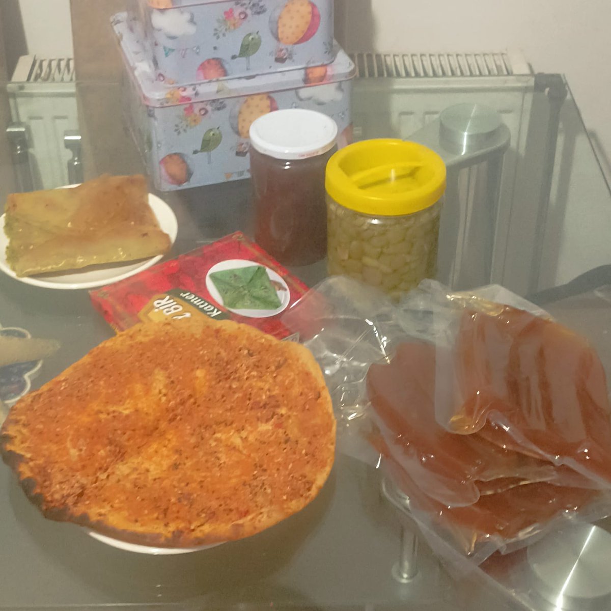 ZeytinciAbi's tweet photo. İş yok bari bir çekiliş yapalım 
21  Ocak salı akşamına, kadar 
Bu gönderiyi  

👉Rt den 
👉2, arkadaşını etiketleyen 
👉 Hesabımı takip eden 
Bir  kişiye  3 kilo zeytin yagı 
Bir kişiye,   10 adet Hatay katıklı 
Hediye ediyoruz 
Not  çekiliş hesapları kuraya, dahil değildir https://t.co/SB3ozigOkM