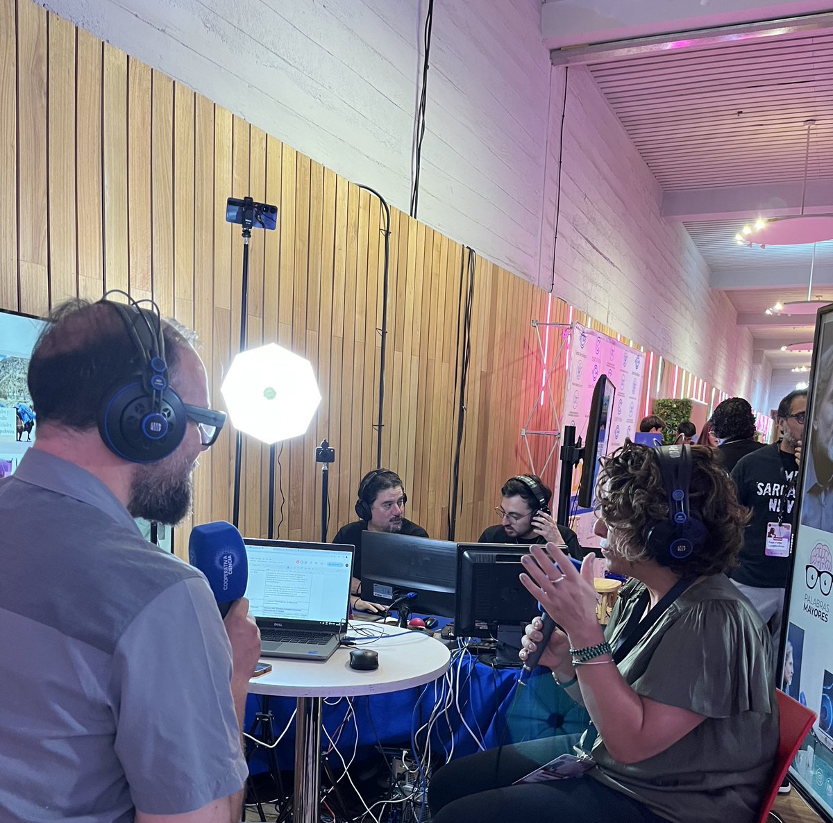 cooperativacien's tweet photo. Conversamos desde @congresofuturo con Catalina Littin, directora Ejecutiva de Fundación @superarpobreza 

Escúchanos en https://t.co/cpanFSWM9W https://t.co/AKhYzKwnId