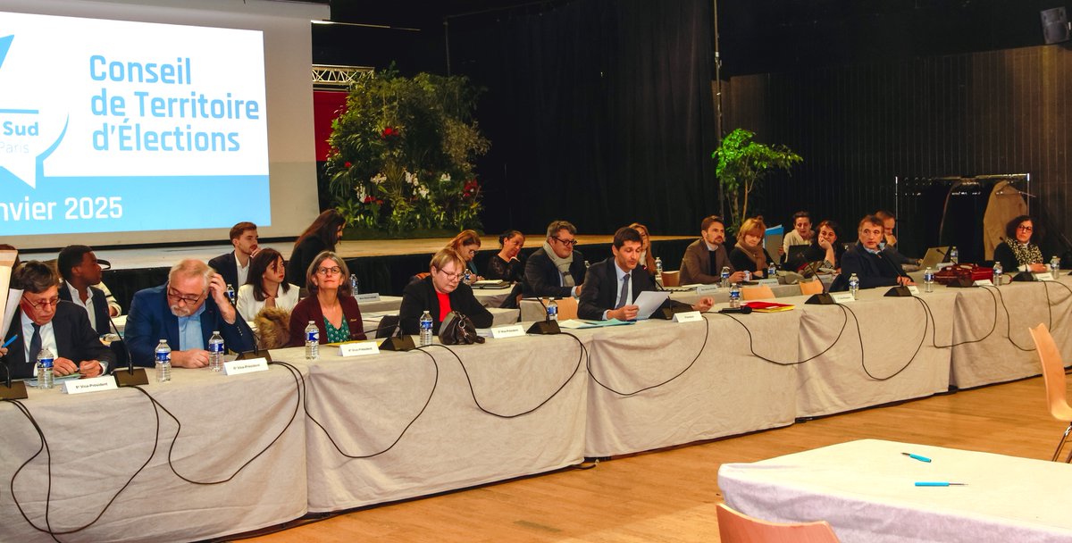 Carl SEGAUD a été élu Président de @Vallee_Sud lors du conseil territorial. Le Maire de Châtenay-Malabry et Conseiller régional succède à Jean-Didier BERGER et s’engage à poursuivre les projets ambitieux du Territoire : aménagements durables, modernisation et qualité de service.