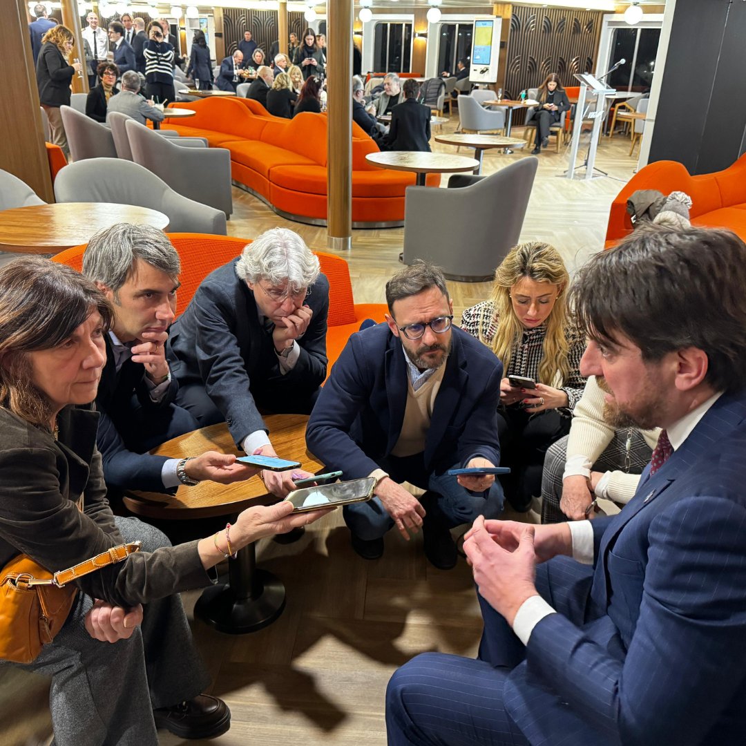 CommunityGroup_'s tweet image. Il team di Community alla presentazione della nuova arrivata in flotta #GNVPolaris, a Genova! 🛳
Una nave innovativa e sostenibile, pronta a rivoluzionare il viaggio in traghetto. Felici di supportare @GNVtraghetti in questo importante progetto!
#GNV #GNVferries #ufficiostampa