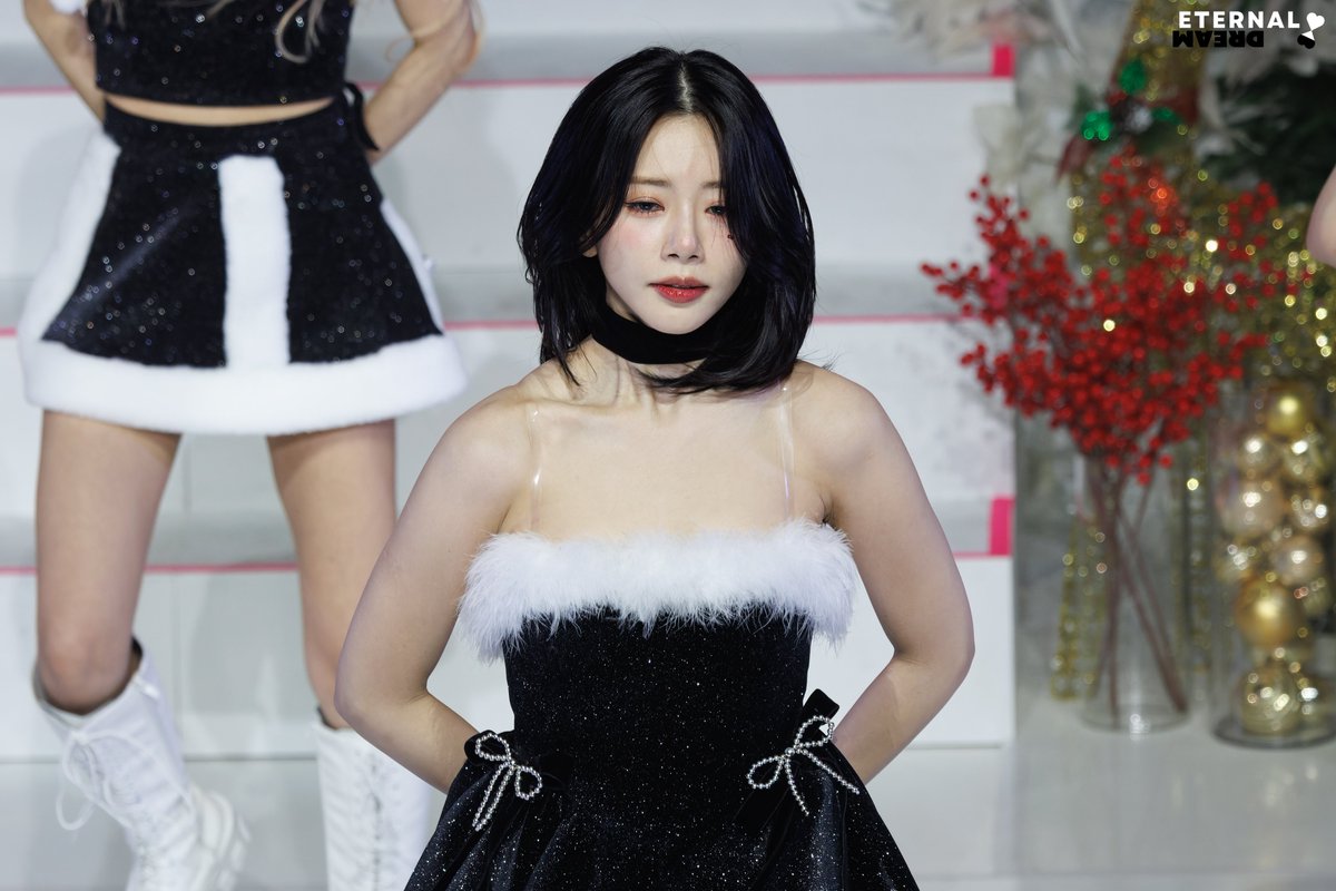 241224 HQ Christmas concert  
Crazy face card
#드림캐쳐 #지유 #Dreamcatcher #JIU