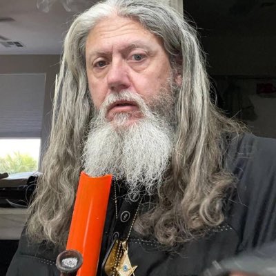 #NewProfilePic We are the bringers of the New Light Dawn join us today and be free .Hail the light 🔺😇❤️