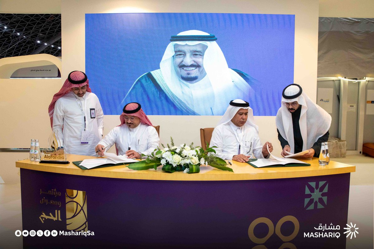 mashariqsa's tweet photo. وقع سعادة الرئيس التنفيذي لشركة مشارق الأستاذ وليد رشيدي مشرفًا على شركة مناف الغذاء الصناعية 
شراكة استراتجية مع شركة الأفندية للتجارة ؛بهدف تطوير خدمات الحج لتلبية احتياجات السوق
#مؤتمر_ومعرض_الحج
#الطريق_إلي_النسك https://t.co/d5kGsKShoI
