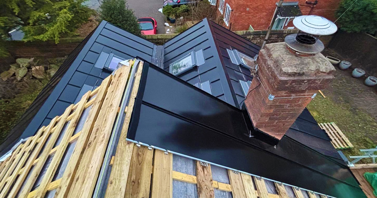 SmartlyCharging's tweet photo. We are back in Cheshire for phase 2 of this invisible solar installation with our partners @roofitsolar.

Stay tuned for the finished project!

#SmartlyEnergy #RoofitSolar #Sustainability #SolarPower #Cheshire #RenewableEnergy #Construction #Architecture #BuildingDesign https://t.co/nXqyVt6b15