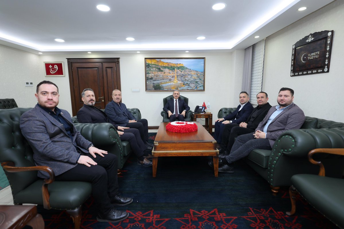 Valimiz Sayın <a href="/tuncay_akkoyun/">Tuncay Akkoyun</a> ;
➡️ Önder İmam Hatipliler Derneği Genel Başkan Yardımcısı Hüseyin Kara, Mardin İl Temsilcisi Abdulsamet Yılmaz, Öncü Spor Kulübü Yönetim Kurulu Üyeleri Sezer İnce ve Ahmet Sarı, Midyat Hayrettin Karaman İmam Hatip Lisesi Müdürü Yusuf Suad Yıldırım