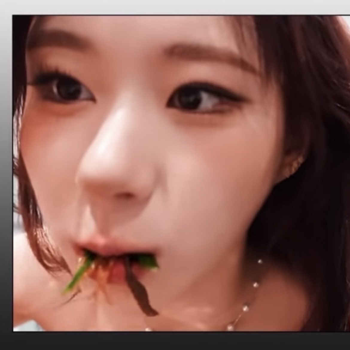 low quality chaeryeong tweet media