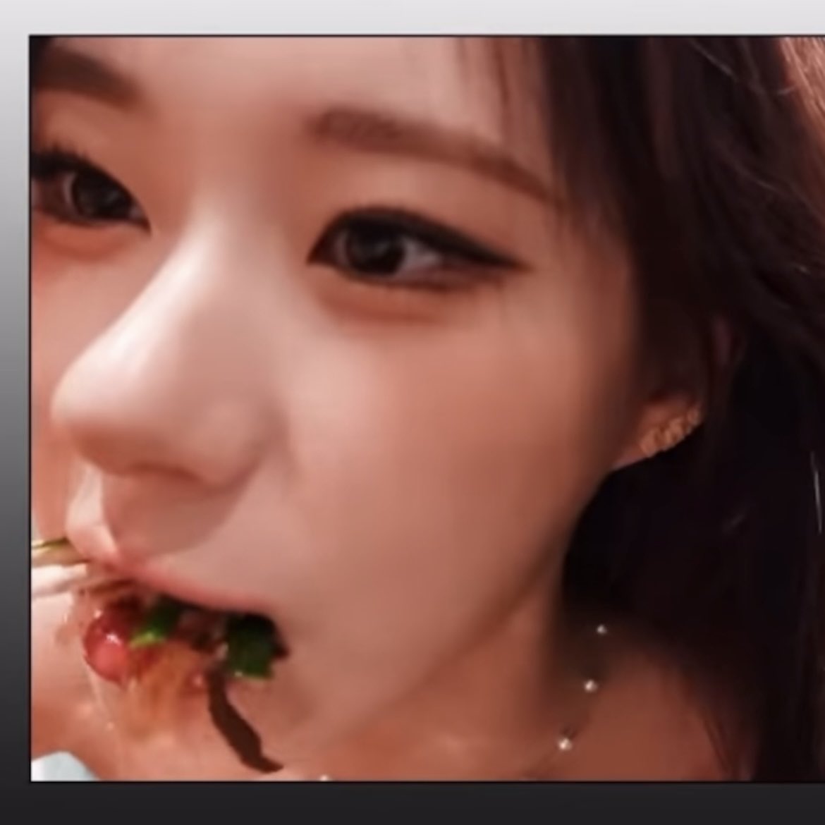 low quality chaeryeong tweet media