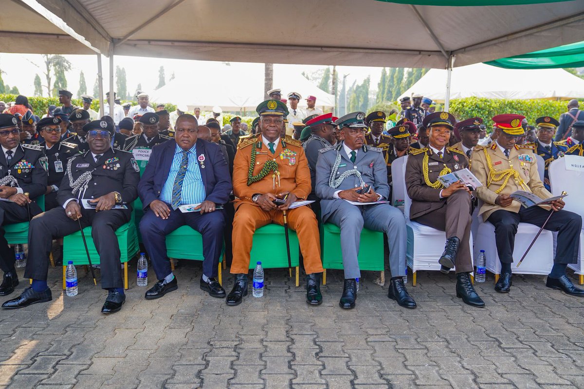 DepejuAdegbite's tweet image. ARMED FORCES REMEMBRANCE DAY
PICTURE STORY
President of the Senate, Sen. Godswill Akpabio joined dignitaries to commemorate the 2025 Armed Forces Remembrance Day on January 15.
The highpoint of the event was the laying of wreaths for the fallen heroes.
#ArmedForcesRemebrance2025