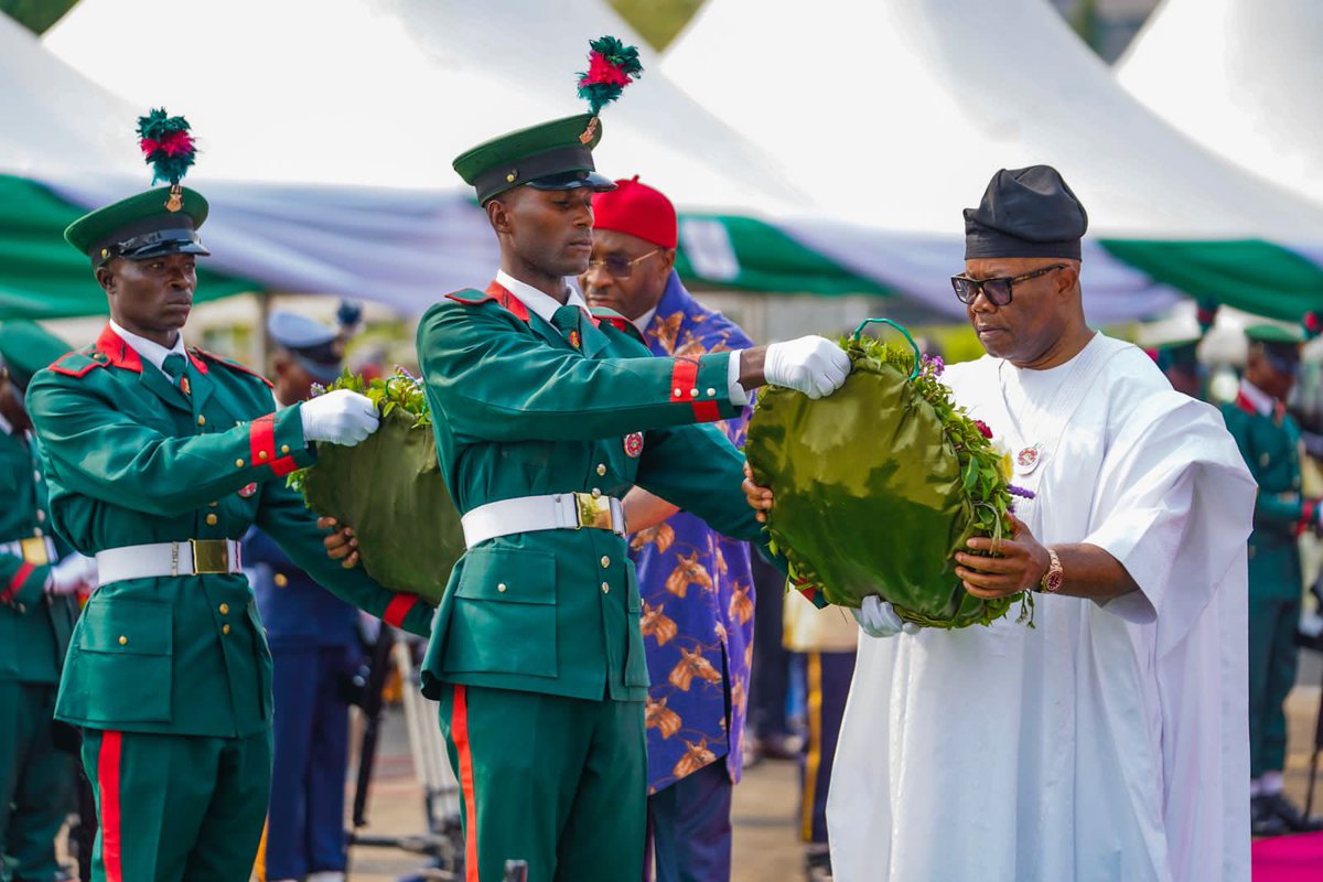 DepejuAdegbite's tweet image. ARMED FORCES REMEMBRANCE DAY
PICTURE STORY
President of the Senate, Sen. Godswill Akpabio joined dignitaries to commemorate the 2025 Armed Forces Remembrance Day on January 15.
The highpoint of the event was the laying of wreaths for the fallen heroes.
#ArmedForcesRemebrance2025