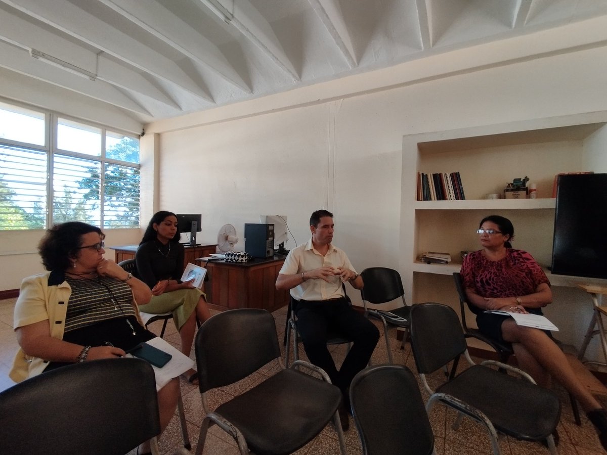 En el #DíaDeLaCienciaCubana celebramos el conocimiento y la innovación. Es clave el intercambio con el Centro de Estudiantes de Medio Ambiente de la <a href="/UniversidadMoa/">Universidad de Moa Dr. Antonio Núñez Jiménez</a> para avanzar en nuestros objetivos estratégicos.
<a href="/CubaMES/">MES</a>
<a href="/yurisley_valdes/">Yurisley Valdes Mariño</a>
<a href="/PupoArlenys/">Arlenys Carbonell Pupo</a>