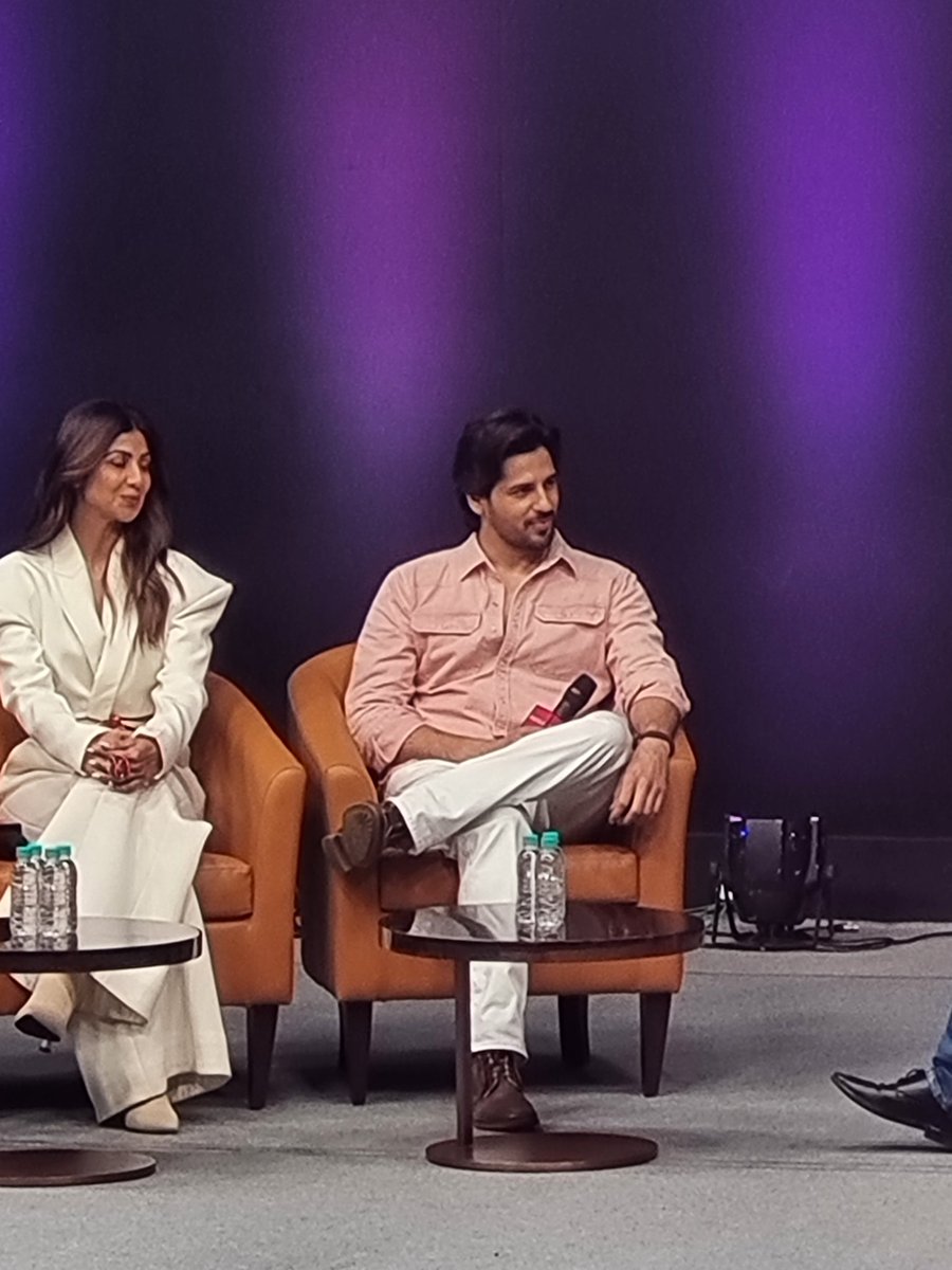 phassgayitu's tweet photo. Last year during this time I literally followed him at every event 😂
#HappyBirthdaySidharthMalhotra https://t.co/VccPUnRUZK