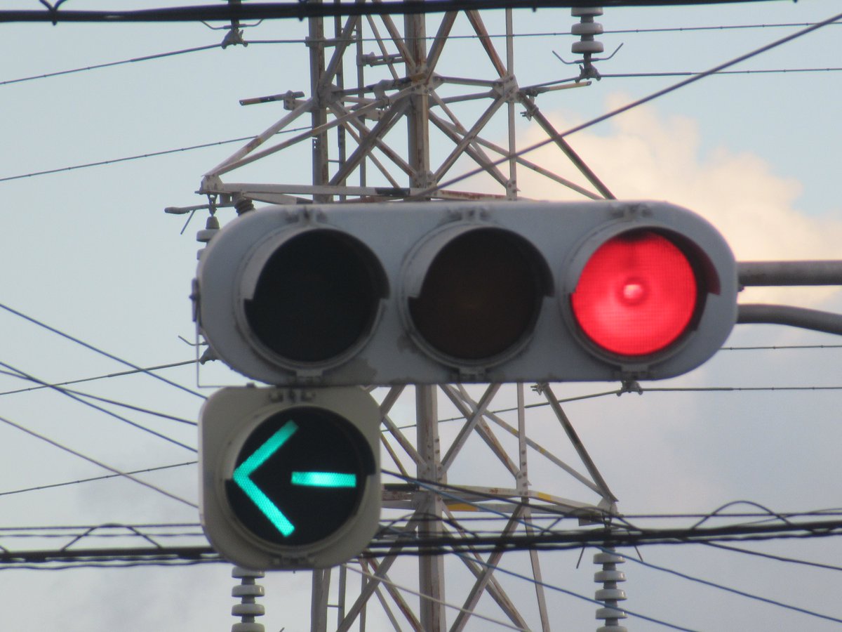 兵庫県尼崎市にある、三つ穴松下製樹脂丸型の初代網目レンズ300mm