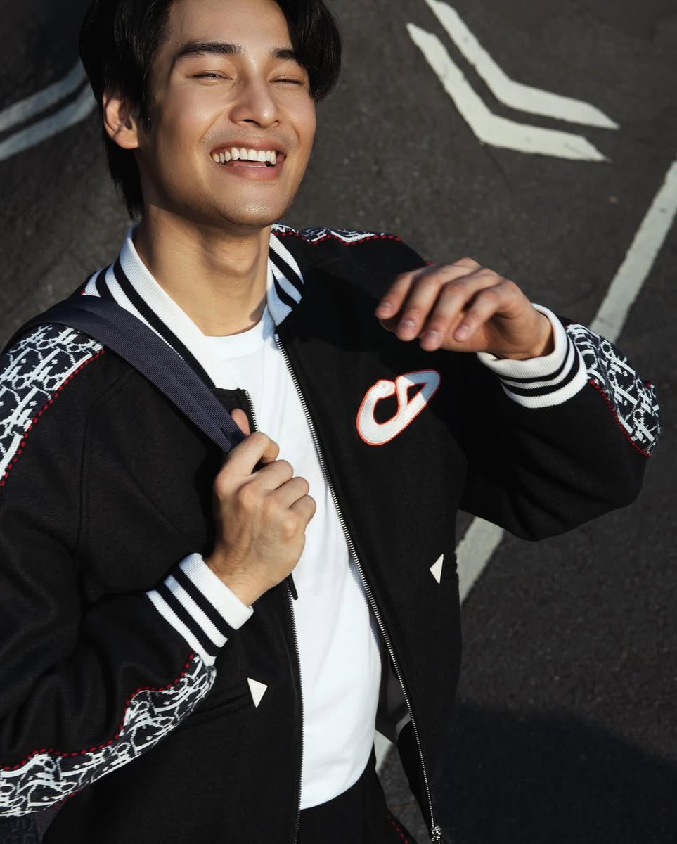 LanLinh102's tweet photo. Dior boy 💛

APO DIOR HOUSE AMBASSADOR

#DiorKaws #DiorSpring25 
#DiorSpring25XAPO #DiorXApo 
#Dior  @Dior
@Nnattawin1 #ApoNattawin https://t.co/XHIP4CbHhp