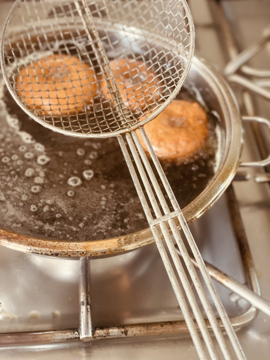 MuhameM46116's tweet photo. Love doughnuts 🍩,me too just know I and my fellow students just made some delicious doughnuts. I really loved the lesson thank you so much  chef Ssaza and #Copenhagen https://t.co/ZK26fGQ7dx