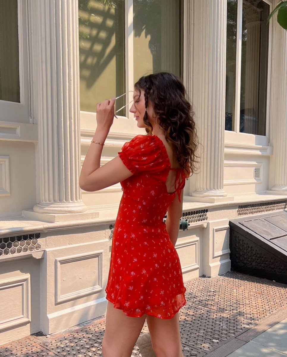 keyukeai's tweet photo. Feeling vibrant in red
Sometimes, a simple outfit makes a great impression. Today, enjoy the city with a cheerful red dress and comfortable shoes. Who else agrees that the color red always makes the mood rise? ❤️ https://t.co/ZW1G1jGZHV