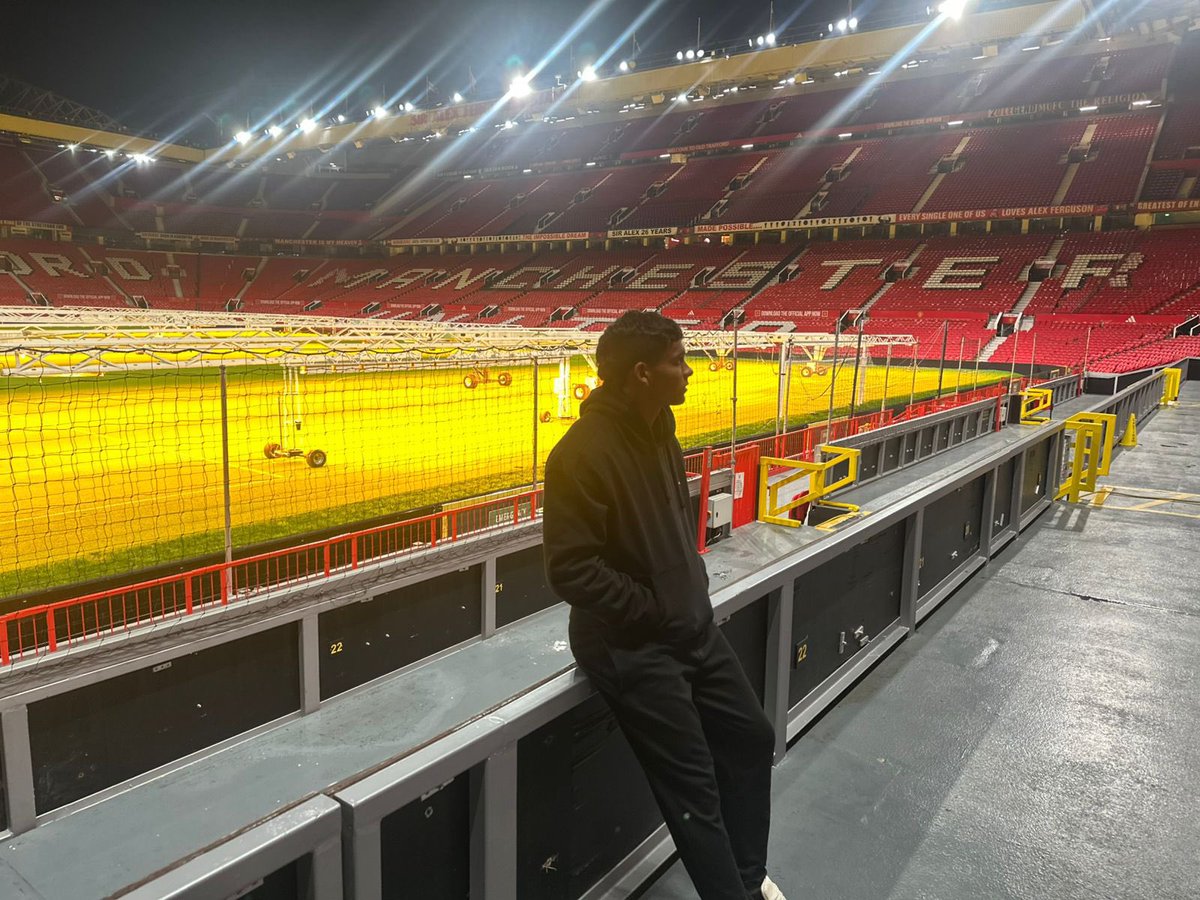 UnitedStandMUFC's tweet photo. 🚨 Diego Leon has returned to Paraguay after completing the formalities of a pre-contract agreement with #mufc. 

Diego turns 18 in April and will join in the summer in a deal that could be worth up to £7m. [@skysports_sheth, @MelissaReddy_] https://t.co/XIDVd6bufR