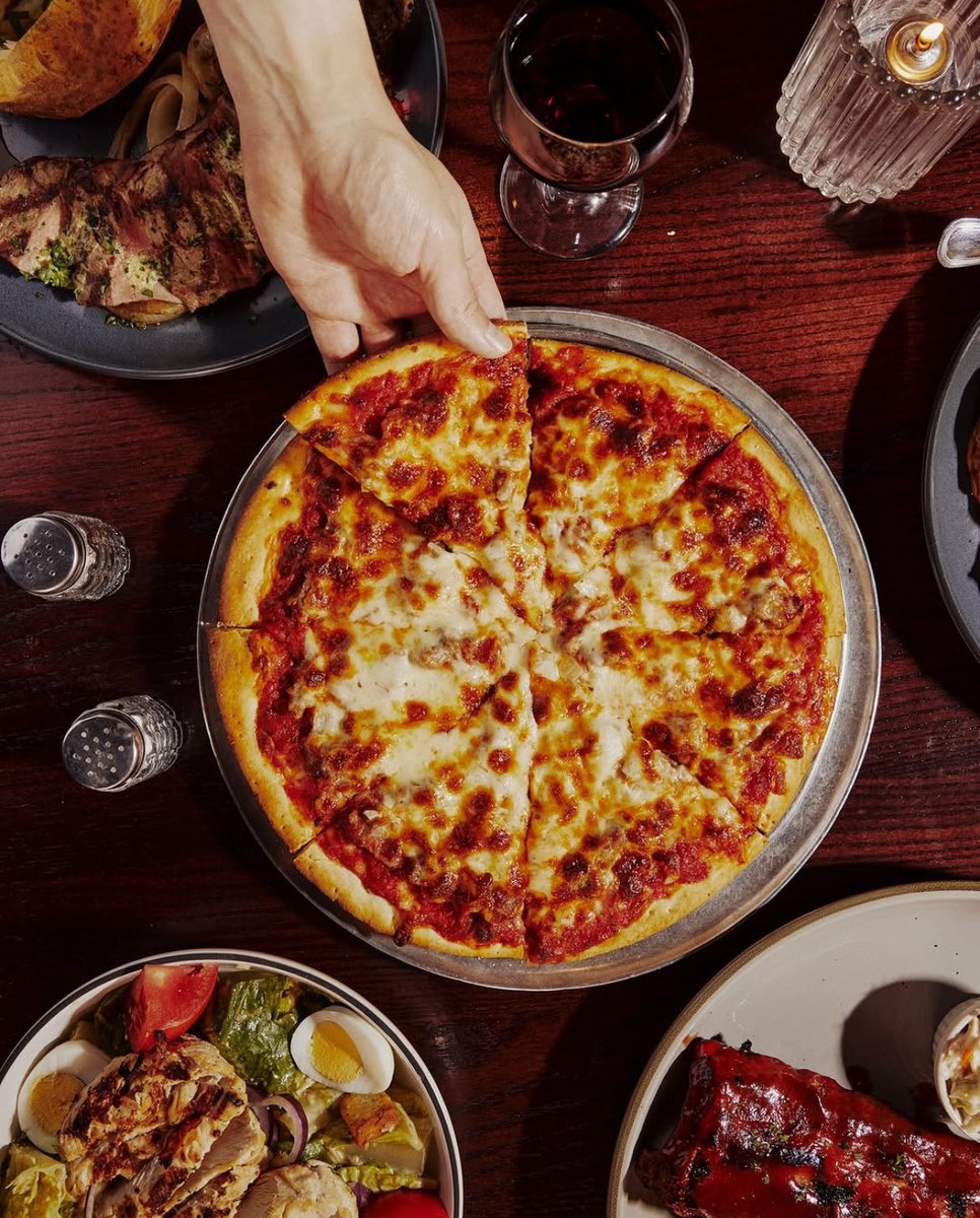 exchequerpub's tweet image. Family owned and operated since 1969. Call 312-939-5633 to place an order or reserve a table!

#Exchequer
#ChicagoLoop
#Downtown
#ChicagoHistory
#FamilyOwned
#FamilyOperated
#HumpDay