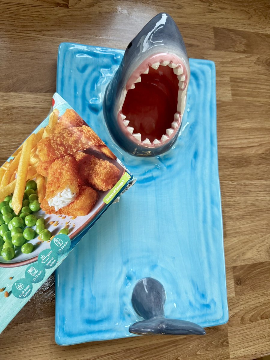 mattlightrabbit's tweet image. Love my new plate, and that’s dinner sorted! 🦈