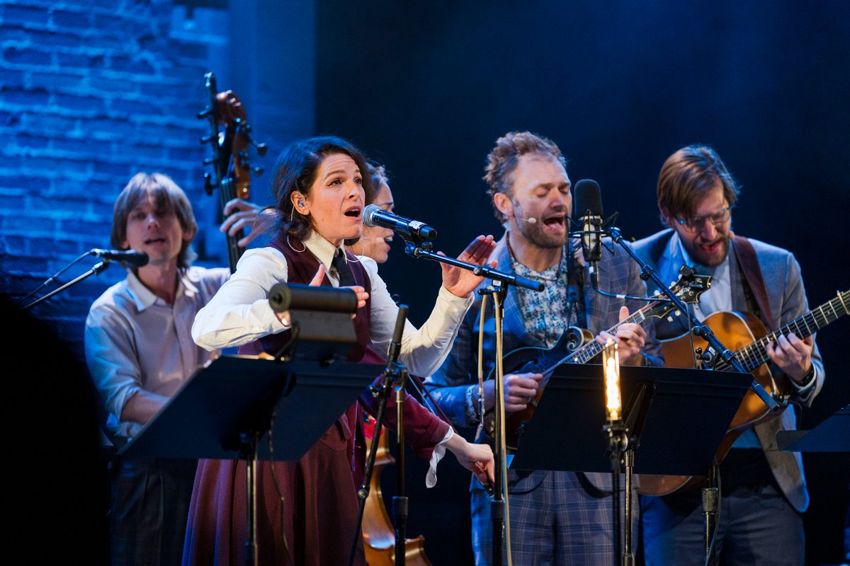 The first performance of The Energy Curfew Music Hour Season 2 was a night of joy, vibrancy and acoustic musical excellence to remember!

<a href="/punchbrothers/">Punch Brothers</a> joined by <a href="/BillyStrings/">Billy Strings</a> and <a href="/JescaHoop/">Jesca Hoop</a> brought the energy to the stage at Audible’s Minetta Lane Theatre this past weekend 🎶