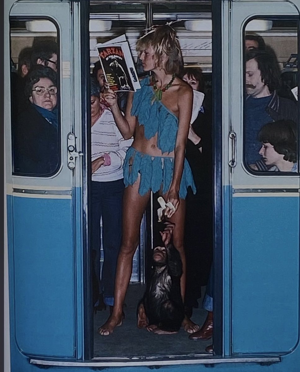 .

Kirsti Toscani as Jane in the parisian metro by husband Oliviero Toscani 💚for ELLE France june 1977 fro my.

.