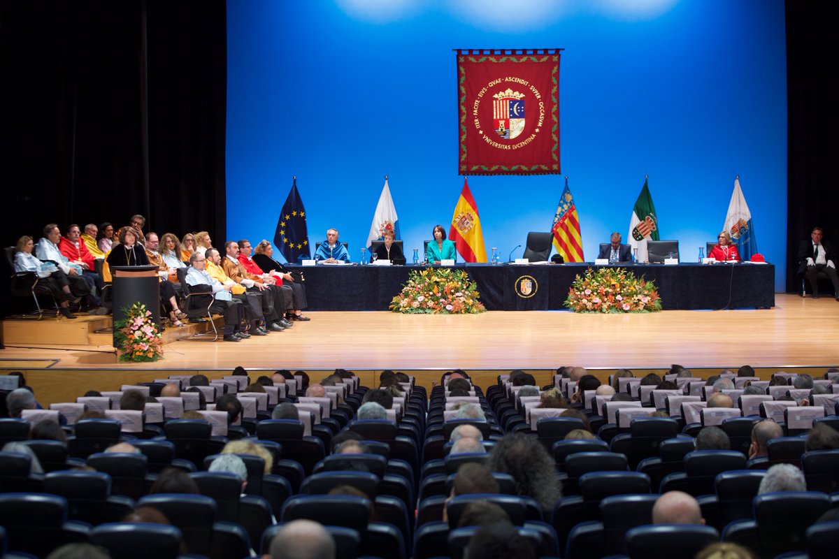 El Paraninfo acoge el viernes la toma de posesión protocolaria de nuestra rectora.
Más de 600 personas asistirán al acto, que contará con la participación del President de la Generalitat Valenciana y la Ministra de Universidades... s.ua.es/es/K616