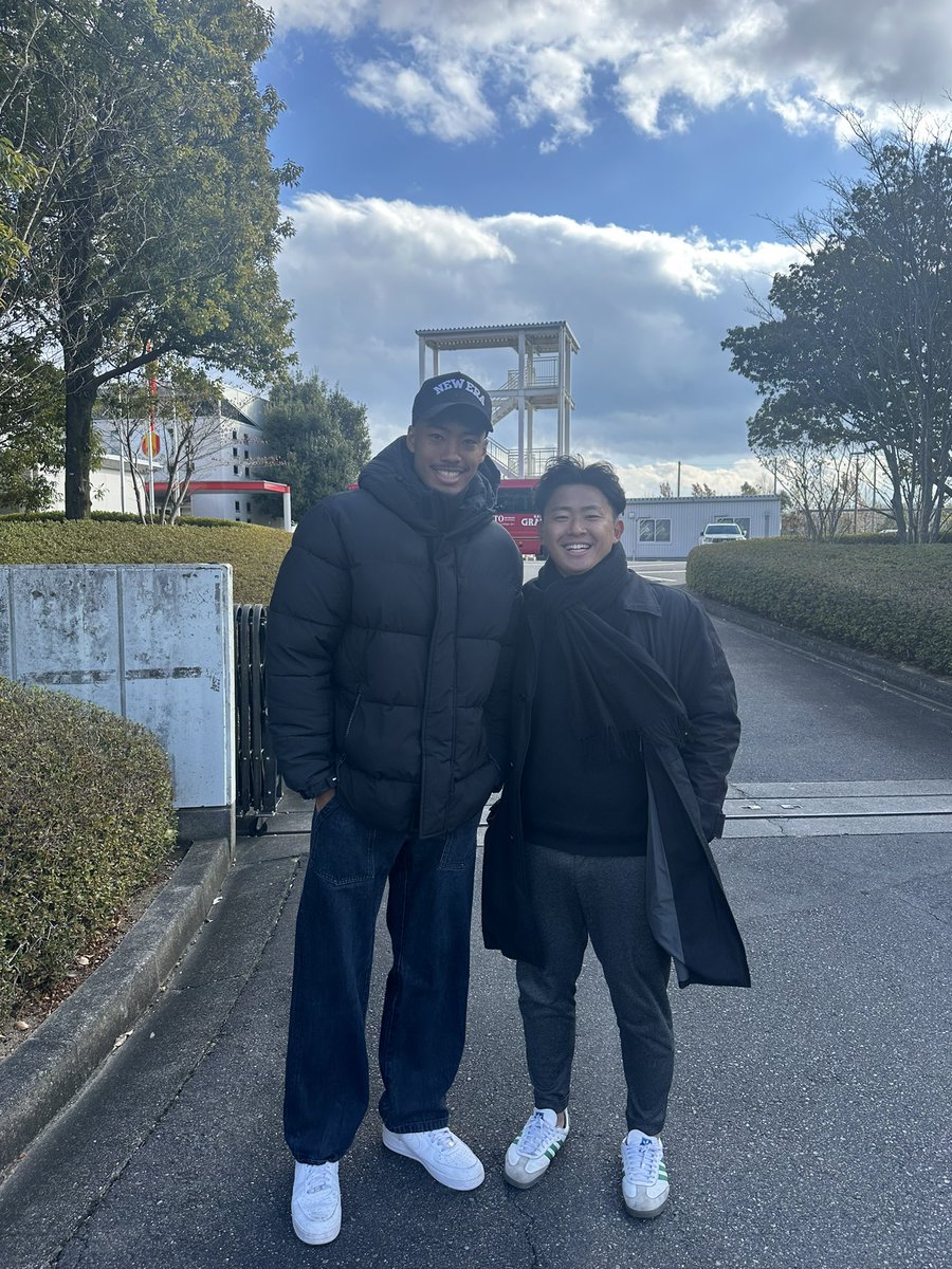 Leosasaki_'s tweet photo. 青森山田高校時代の後輩で現在は名古屋グランパスでプレーするケネディと！

サッカーって素晴らしい。

#三國ケネディエブス
#名古屋グランパス
#青森山田 https://t.co/fNIJbjGrUd