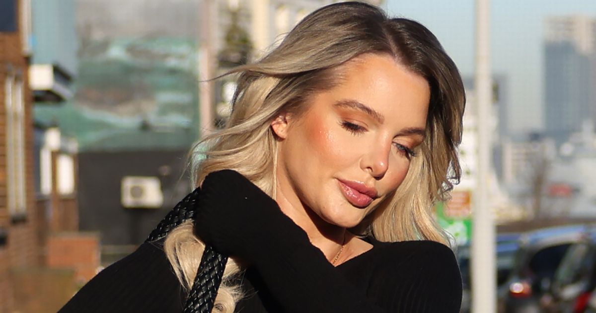 Helen Flanagan handed six-month driving ban and fined nearly £3k for offences

dailystar.co.uk/showbiz/breaki…