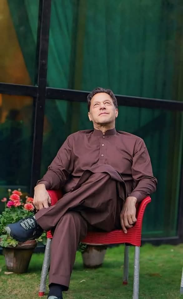 کوئی قربانی رہ تو نہیں گئی جو اس شہزادے نے اس ملک کی خاطر نا دی ہو!!!!
#TheEraOfImranKhan