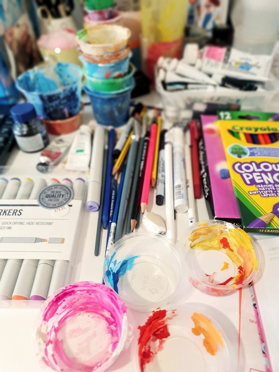 emma_j_designs's tweet photo. Organised chaos! A section of my untidy studio desk
#Illustrator #workdesk https://t.co/oFWFznQG0P