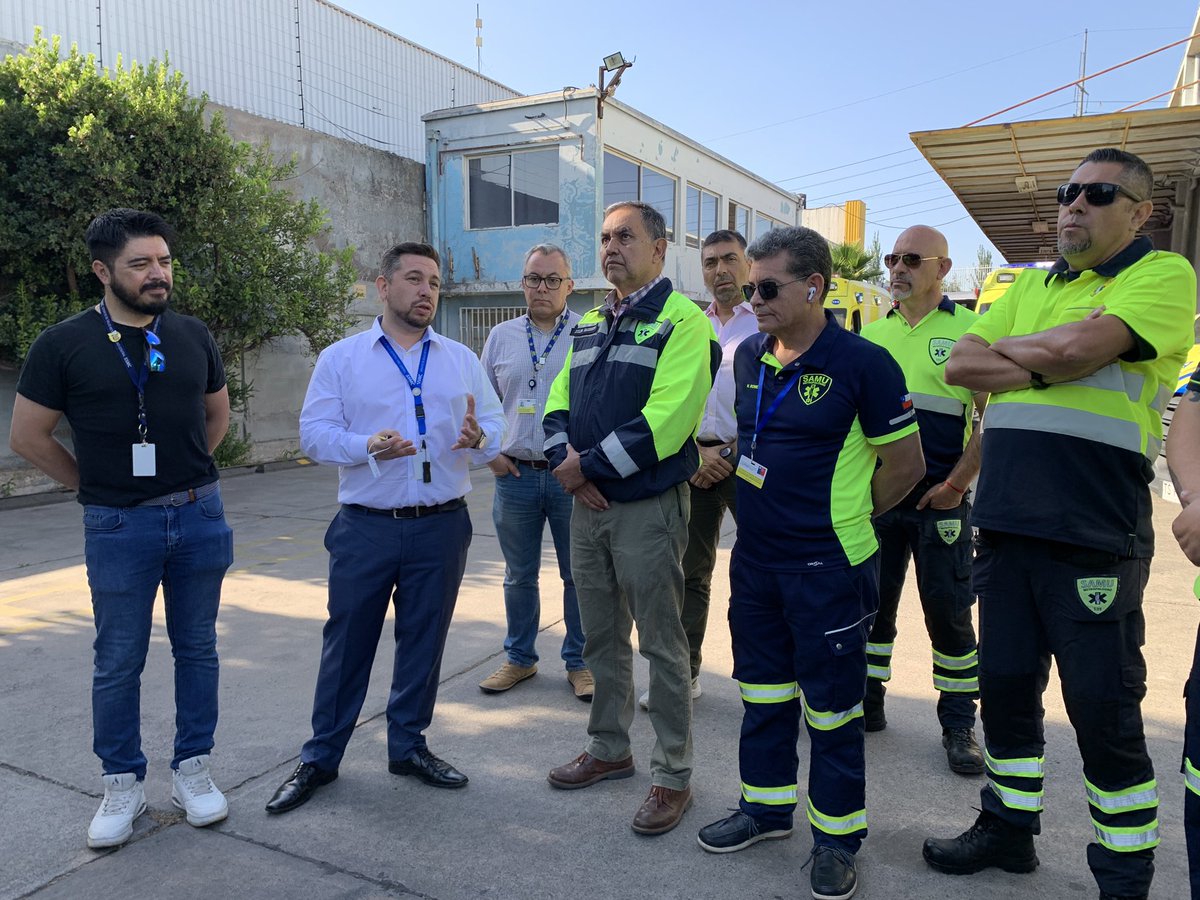 SAMU Metropolitano (@samumetropolita) on Twitter photo 🚑 #SAMU131 Hoy se realizó la entrega de 11 nuevas ambulancias de reposición para nuestra flota, junto al Subdirector Administrativo del <a href="/serv_saludmc/">Servicio de Salud Metropolitano Central</a> Adolfo Beck; Director de SAMU Metropolitano, Dr. Julio Barreto, equipo directivo y asociaciones gremiales👏👏 🚑 #SAMU131 Hoy se realizó la entrega de 11 nuevas ambulancias de reposición para nuestra flota, junto al Subdirector Administrativo del <a href="/serv_saludmc/">Servicio de Salud Metropolitano Central</a> Adolfo Beck; Director de SAMU Metropolitano, Dr. Julio Barreto, equipo directivo y asociaciones gremiales👏👏