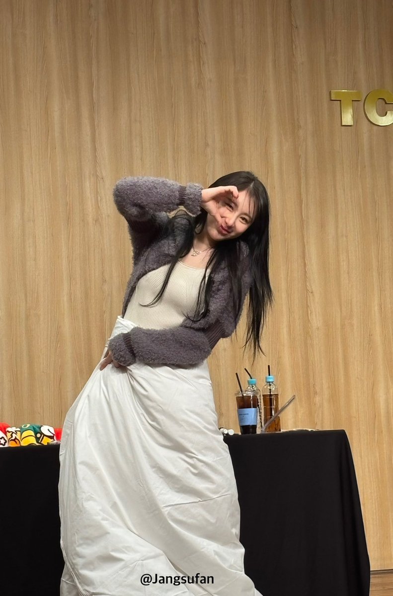 250112 사운드웨이브 대면팬싸 #이채연
폰카로 찍은 우리 귀요미 채연이🩷
채연이는 폰카로 찍어도 이뻐용🩷