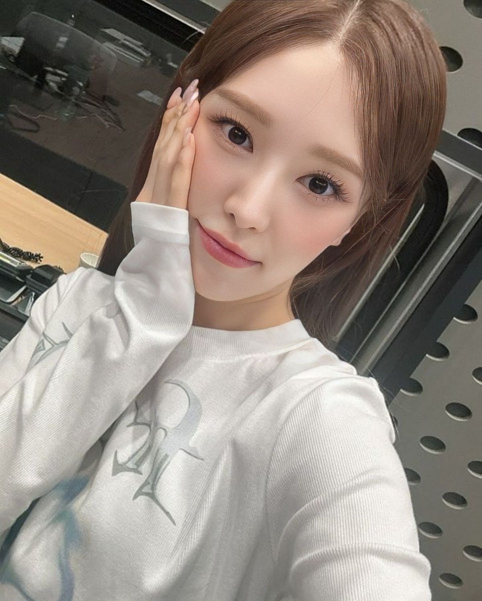 Selamat malam~ tidak menyangka muka langsung sefresh ini hanya karena notifikasi penambahan saldo✨