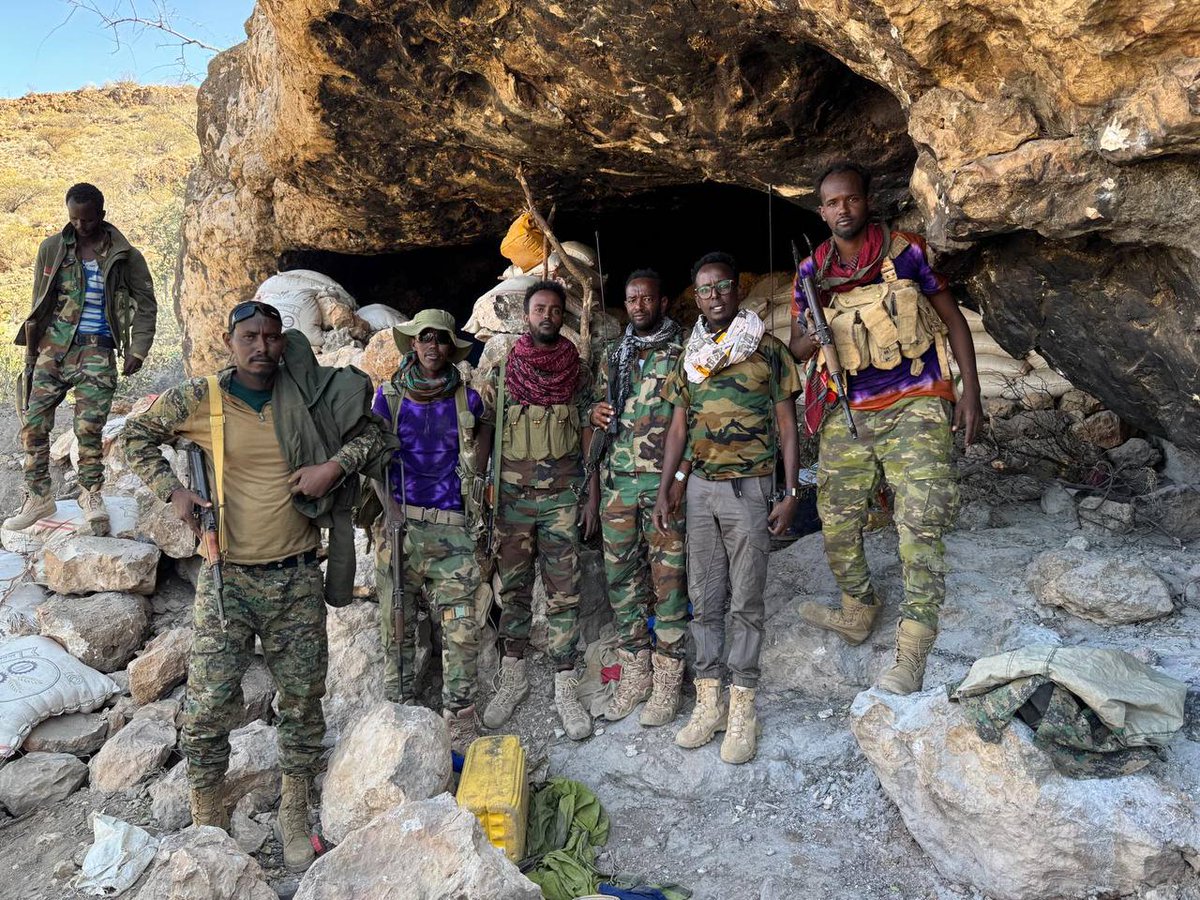 puntlandpost's tweet photo. #CALMIS: Ciidamada difaaca dowladda Puntland oo la wareegay Saldhigyadii ugu weynaa ee Argagixisada Daacish sida dowladdu shaacisay. https://t.co/W0SJplxJjv